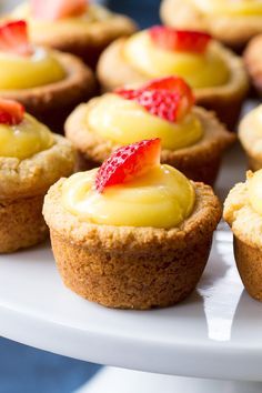 Sweet and creamy and perfectly tart, these paleo lemon curd tartlets are deliciously irresistible and surprisingly easy to make! Gluten free, dairy free, refined sugar free.  Perfect healthy spring dessert! Healthy Spring Desserts, Dessert Gf, Lemon Curd Tartlets, Lemon Curd Tart, Lemon Dessert, Paleo Baking, Paleo Sweets, Spring Desserts, Paleo Treats