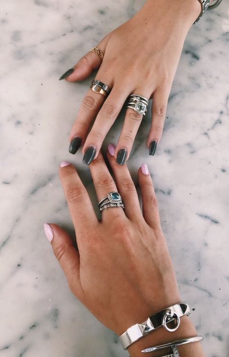 David Yurman Aesthetic, David Yurman Rings On Hand, Bling Aesthetic, Hands With Rings, Cleef And Arpels Jewelry, Classy Old Money, Yurman Ring, Gold Jewelry Prom, Vsco Girl Aesthetic