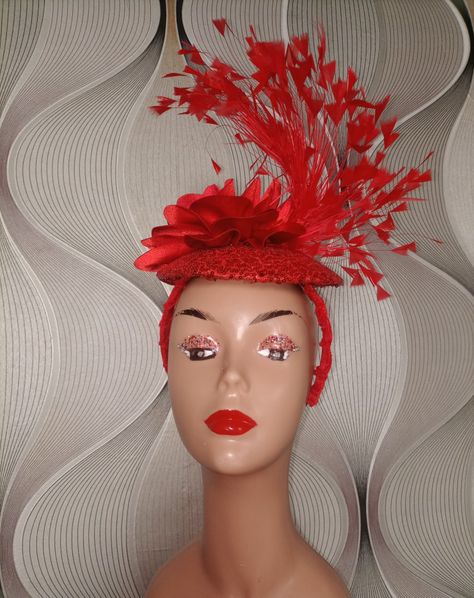 English Gowns, Turban Headband Tutorial, Hats Outfit, Diy Fascinator, Fascinator Hats Outfit, Aso Ebi Lace, Aso Ebi Lace Styles, Fascinator Hats Wedding, Red Fascinator