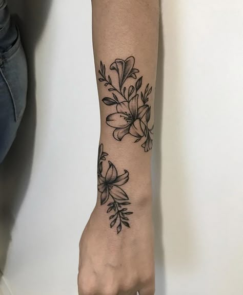 Tattoos Around The Wrist, Wrap Around Wrist Tattoos, Cover Up Tattoos For Women, Wrist Tattoo Cover Up, Wrap Around Tattoo, Around Arm Tattoo, Hibiscus Tattoo, Wrap Tattoo, Flower Wrist Tattoos