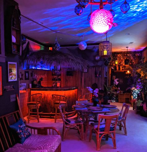 Mini Tiki Bar, Basement Sports Bar, Outdoor Barbecue Area, Tiki Theme, Home Tiki Bar, Surf Room Decor, Tiki Man, Hippie House, Surf Room