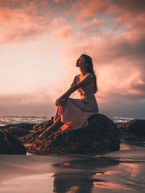 Beach Model Photography, Beach Female Photoshoot, Sun Rise Beach Photoshoot, Beach Photoshoot Poses Bikinis, Ocean Photoshoot Ideas, Sea Photoshoot Ideas, Golden Hour Beach Photoshoot, Beach Sunset Photoshoot, Sunset Photoshoot Ideas