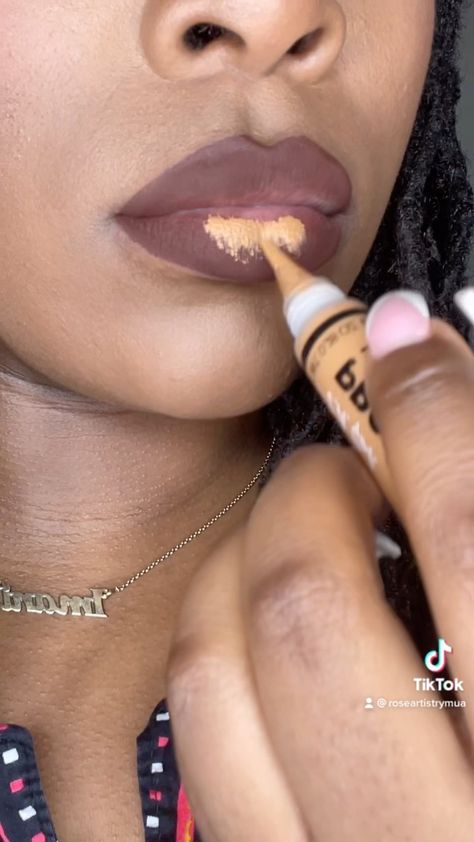 Matte Brown Lipstick Dark Skin, Matte Lip Combos For Dark Skin, Dark Lip Liner Light Lipstick, Nude Lipstick Black Women, Lipstick Combos Black Women, Ombre Lips Black Women, Nude Lip Combo Brown Skin, Brown Nude Lip Combo, Nude Lipstick Shades For Brown Skin