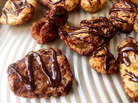 Low Carb Keto Chocolate Covered Pork Rinds - Resolution Eats Keto Pork Rinds, Pork Rind Recipes, Fast Bread, Pork Rind, Keto Chocolate Chip Cookies, Sugar Free Chocolate Chips, Oat Cakes, Healthy Vegan Snacks, Low Carb Sweets