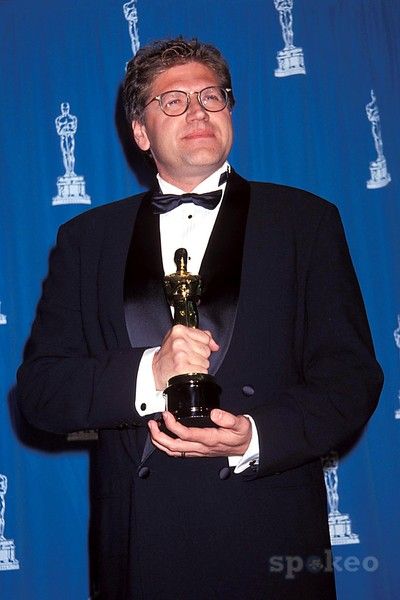 Robert Zemeckis won the Academy Award for Best Director for the film Forrest Gump in 1994. Robert Zemeckis, Coat Tails, 3d Film, Best Director, Academy Award, Forrest Gump, Academy Awards, Google Search, Film