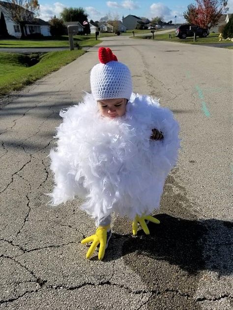 Toddler Chicken Costume, Chicken Halloween Costume, Toddler Girl Halloween Costume, Baby 1st Halloween, Halloween Toddler Boy, Funny Toddler Halloween Costumes, Farm Costumes, Halloween Costume Unique, Diy Girls Costumes