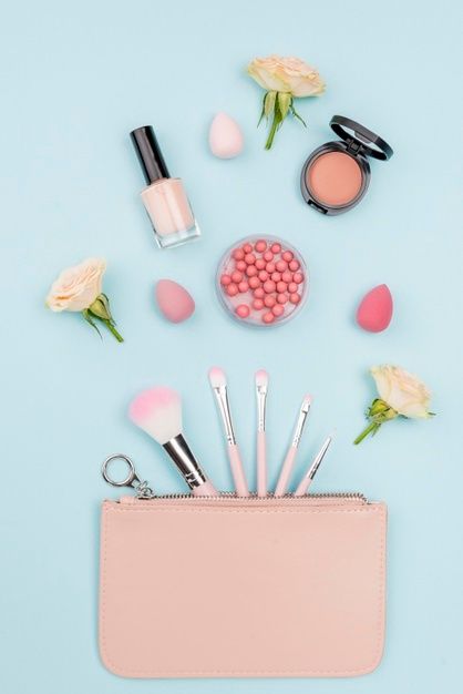 Flat lay collection of beauty products o... | Premium Photo #Freepik #photo #beauty #makeup #flat #beauty-salon Beauty Products Photography Photo Shoots, Cosmetics Photography Ideas Backgrounds, Makeup Cosmetics Photography, Beauty Cosmetics Photography, Photo Cosmetic, Beauty Flatlay, Flatlay Ideas, Corrective Makeup, Flatlay Makeup