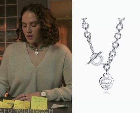 The Flatshare: Season 1 Episode 2 Tiffany's Silver Heart Necklace Tiffany Necklace Outfit, Euphoria Jewelry, Tiffany Silver Necklace, Jessica Brown Findlay, Zoeys Extraordinary Playlist, Jessica Brown, Nickelodeon Shows, Necklace Outfit, Where To Buy Clothes