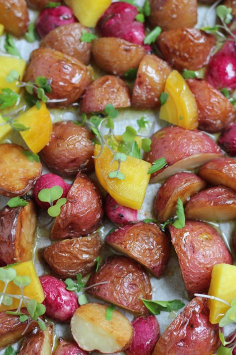 Looking for a great side dish for your next cookout? Try this beautiful recipe for sheet pan roasted vegetables! Red potatoes, radishes and golden beets! Hooray for root vegetables! Sheet Pan Roasted Vegetables, Pan Roasted Vegetables, Snack Lunch, Mom Recipes, Golden Beets, Dried Beans, Vegetarian Recipes Dinner, Vegetarian Dinner, Root Vegetables