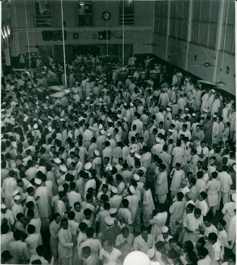 Stock Exchange Aesthetic, 1950s History, History India, Bombay Stock Exchange, Historical Moments, Stock Exchange, Old Pictures, Old Photos, India