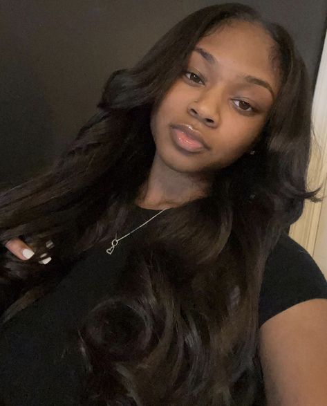 Sew In Hairstyles For Black Women With Leave Out, Middle Part Curls, Curly Hair Sew In, Curling Straight Hair, Track Hairstyles, Sew In Hair Extensions, Middle Part Hairstyles, Sew In Hairstyles, Birthday Hairstyles