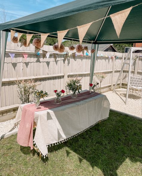 Gazebo Dinner Party, Gazebo Garden Party, Diy Gazebo Decorating Ideas, Gazebo Party Decorations, Backyard Garden Birthday Party, Garden Party Gazebo, Backyard Marquee Party, Shed Party Ideas, Gazebo Birthday Decorating Ideas