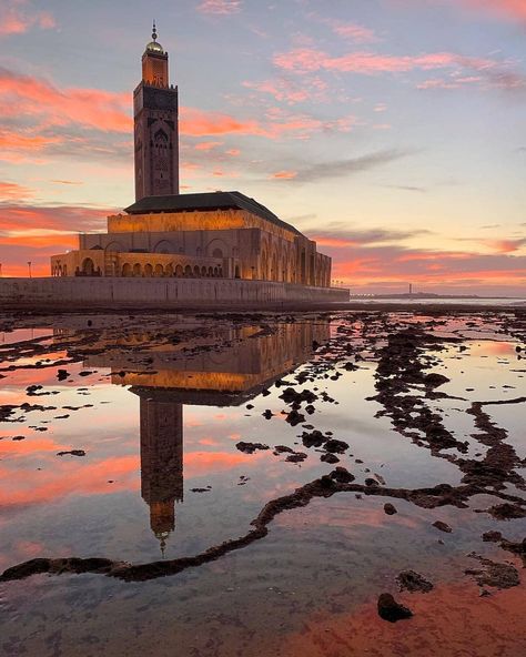 Morocco Casablanca Aesthetic, Morocco Aesthetic Wallpaper, Casablanca Morocco Aesthetic, Casablanca Aesthetic, Morocco Nature, Morocco Wallpaper, Morocco Tourism, Morocco Beach, Relax Vacation