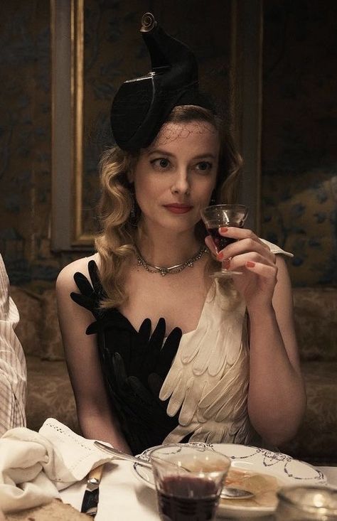 Being Classy, Gillian Jacobs, Gillian Jacob, Dinner Table, Link In Bio, Twitter, Gold, Quick Saves