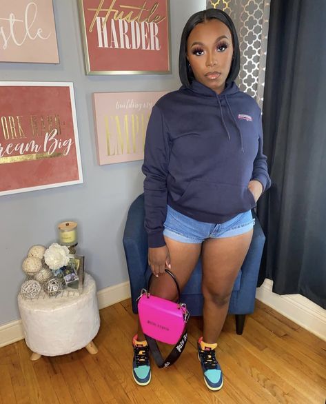 Hoodie And Shorts Outfit, Recreating Outfits, Drip Clothing, Outfit Black Women, Jean Short Outfits, Denim Shorts Outfit, Winter Outfits For School, Boujee Outfits, Swag Outfits For Girls