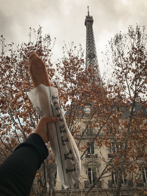 Baguette Aesthetic Paris, Oui Oui Baguette, Baguette Aesthetic, Belle Aesthetic, Paris Baguette, French Aesthetic, French Baguette, Paris Photos, French Food