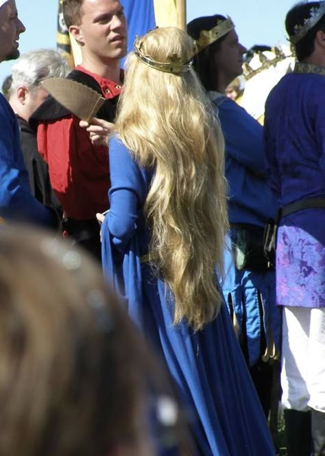 Medieval women...THAT HAIR Long Wavy Golden Blonde Hair, Long Medieval Hair, Classic Length Hair Long, Real Blonde Hair, Long Princess Hair, Very Long Hair Aesthetic, Long Blonde Hair Aesthetic, Long Thick Blonde Hair, Medieval Beauty