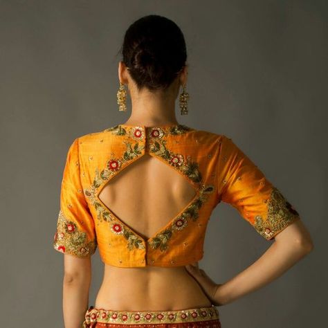 back neck blouse with key hole design - Fashion Beauty Mehndi Jewellery Blouse Design ब्लाउज बैक नेक डिजाइन, Blouse Designs Catalogue, Saree Blouse Neck Designs, Backless Blouse Designs, Lehenga Blouse Designs, Blouse Back Neck Designs, Blouse Design Images, Blouse Back, Sari Blouse Designs