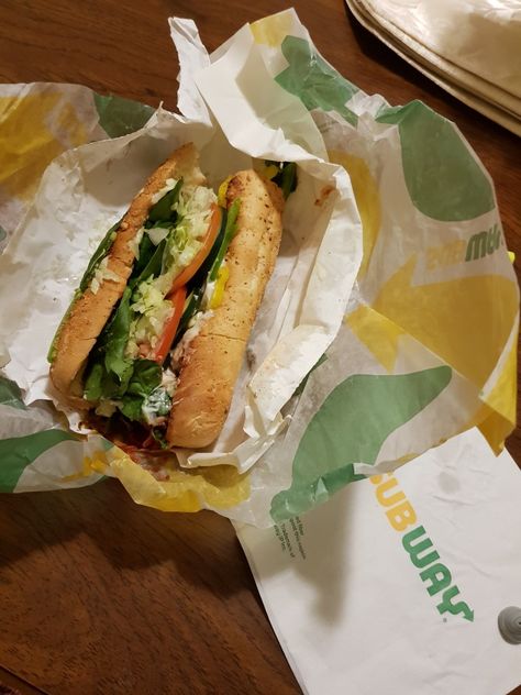 Subway Veggie Delight, Subway Veggie Sandwich, Subway Order Ideas, Subway Sandwich Aesthetic, Subway Sandwich Ideas, Healthy Subway Sandwiches, Polina Core, Subway Food, Subway Restaurant