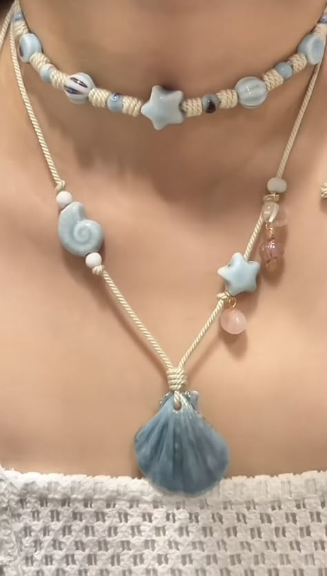 Sea Inspired Accessories, Seashell Accessories Jewelry, Seashell Clothes, Sea Shell Necklace Diy, Mermaid Jewelry Aesthetic, Beach Jewelry Aesthetic, Marine Core, Marine Jewelry, Sea Accessories