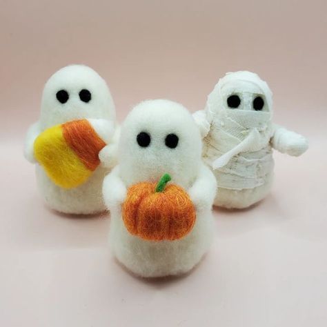 Things To Needle Felt, Fall Felting Ideas, Felting Halloween, Halloween Felting Ideas, Needle Felt Ideas, Fall Needle Felting Ideas, Fall Needle Felting, Needle Felting Halloween, Halloween Needle Felting Ideas