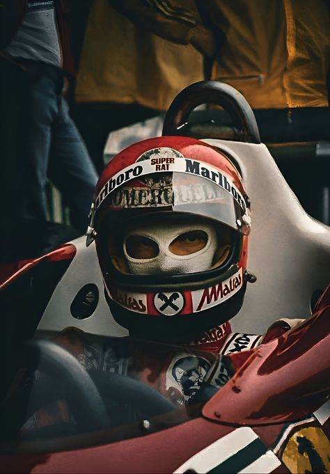 This a great picture captured of Niki Lauda, famously recognized from the movie Rush, This image captures thousands of words in those tense times of racing.  Image Size:  2784 x 4000 Niki Lauda, F1 Wallpaper Hd, Formula Uno, Man Up Quotes, Sports Aesthetic, Racing Helmets, Golden Years, Formula 1 Car, Scuderia Ferrari