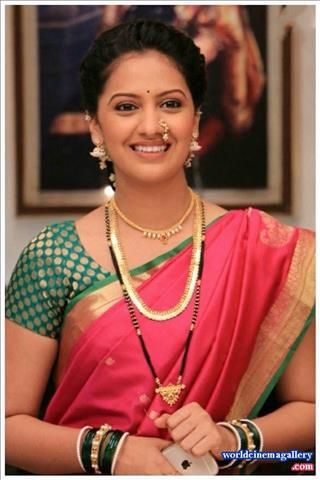 Tejashree Pradhan, Actress In Saree, Marathi Saree, Maharashtrian Saree, Saree Stills, Marathi Actress, Indian Bridal Photos, Mangalsutra Designs, Indian Wedding Outfits