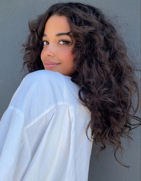 Long Layers On Curly Hair, Layers On Curly Hair, Poc Women, Ella Balinska, Fem Faceclaims, Magnolia Parks, Girl Boss Motivation, Netflix Original Series, Charlie's Angels