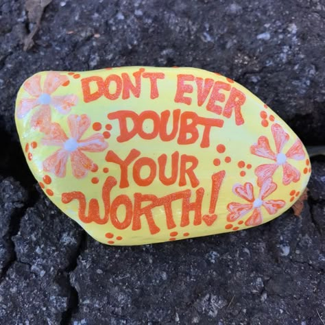 Inspirational Rocks, Happy Rock, Painted Rock Animals, Diy Rock Art, Painting On Rocks, Stone Art Painting, Painted Rocks Kids, Paint Rocks, Painted Rocks Craft