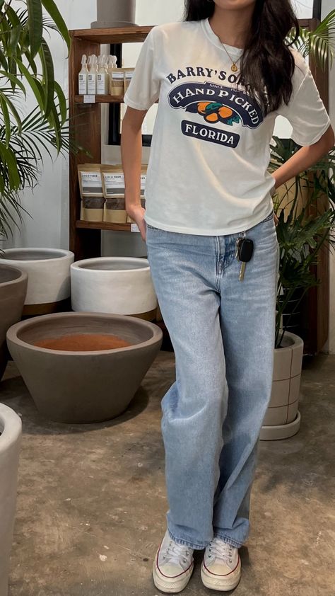 aesthetic everyday casual outfit Loose Straight Jeans Outfit, Straight Jeans Outfit, Loose Straight Jeans, Lazy Day Outfit, Jeans Casual, Everyday Outfit, Jeans Outfit, Lazy Day, Day Outfit