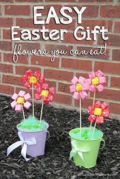 Starburst Flowers You Can Eat: Easy Easter Gift for Grandma - Spit Up is the New Black Gift Flowers, Easy Eat, Easter Projects, Easter Craft, Easter Candy, Spring Holidays, Easter Time, Flowers Gift, Hoppy Easter