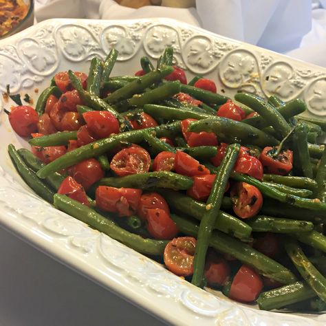 Yummy Green Beans, Green Beans With Tomatoes, Cherry Tomatoes Recipe, Tomato Butter, Cherry Tomato Recipes, Fried Green Beans, Sauteed Green Beans, Tomatoes Recipe, Basil Sauce