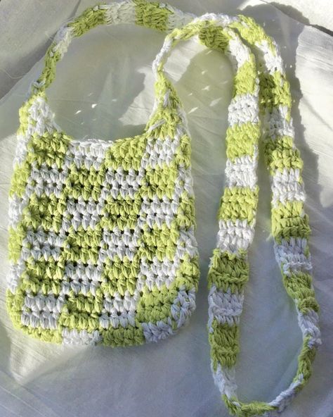 Crochet Shoulder Bags, Crochet Daisy, Kawaii Crochet, Crochet Fashion Patterns, Crochet Art, Knitting Accessories, Shopping Tote Bag, Crochet Accessories, Shopping Tote