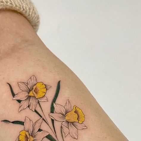 İpek Coşkun on Instagram: "Daffodils 🌼💫🌿 • • #ipektattoos #customtattoo #tattoodesign #floraltattoo #tattoart #daffodils #daffodiltattoo #tattooart #thinkbeforeuink" Daffodil Tattoo Color, Daffodil Flower Tattoos, Daffodil Tattoo, Daffodil Flower, Custom Tattoo, Birth Flowers, Color Tattoo, Daffodils, Tattoos And Piercings