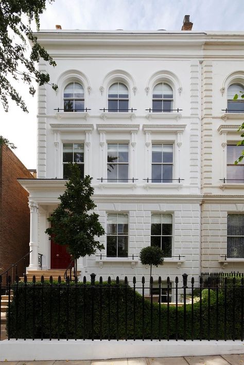 Stucco Architecture, White Townhouse, Stucco Houses, Indigo Interior, White Stucco House, Kensington House, Brownstone Homes, Stucco House, Townhouse Exterior