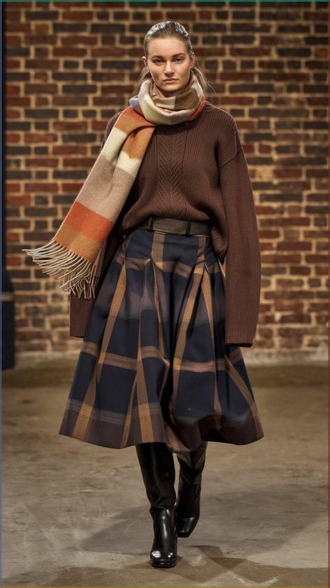 Tartan Skirt Outfit, Rustic Brick Wall, Skirts And Boots, Thigh Skirt, Rustic Brick, Chic Scarf, Chic Fall Fashion, Celebrity Style Icons, Natural Fashion