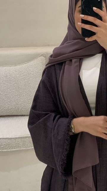 Fall Modest Fashion, Arabic Style Fashion, Casual Abaya Outfits, Abaya Ideas, Elegant Hijab, Arab Style, Simple Long Dress, Abaya Designs Latest, Casual Abaya