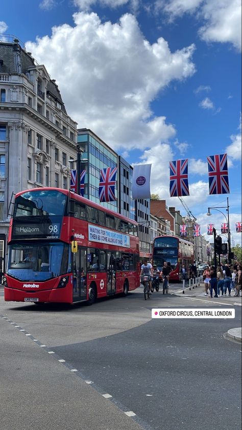 #london #oxfordstreet Oxford Circus London, London Vibes, Oxford Circus, London Boy, London Baby, Life Aesthetic, Oxford Street, Central London, Travel Life