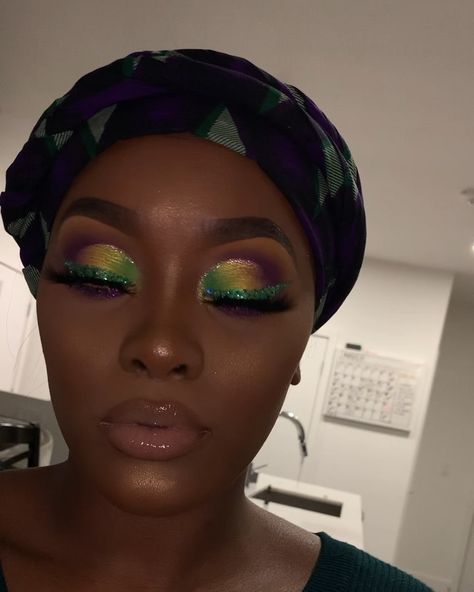 Mardi Gras Ball Makeup Looks, Mardi Gras Makeup Ideas Glitter, Mardi Gras Inspired Makeup, Madi Gras Makeup, Mardi Gras Makeup Black Women, Mardi Gras Eyeshadow Ideas, Mardi Gras Makeup Looks, Madi Gras Outfit Ideas Black Women, Mardi Gras Hairstyles