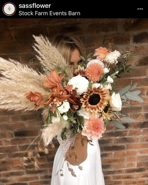 Western Sunflower Bouquet, Rust Sunflower Wedding, Sunflowers And Pampas Wedding, Sunflower Boho Bouquet, Rust And Sunflower Wedding, Boho Sunflower Bouquet, Fall Wedding Flowers Sunflowers, Rustic Sunflower Wedding Ideas, Boho Sunflower Wedding