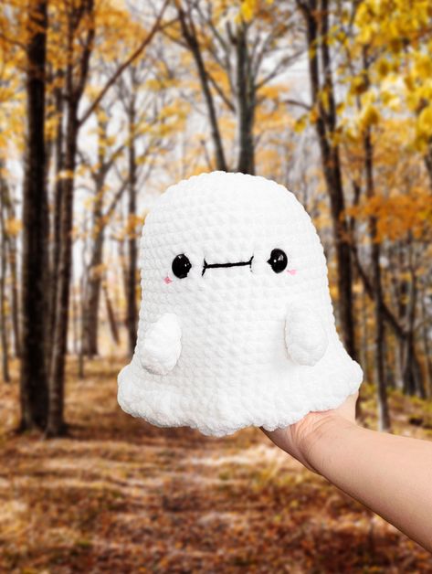 Make a super reversible ghostie plush with this crochet pattern! Your new ghost is about 7 inches tall (give or take, depending on your yarn and tension) and double sided! What kind of expressions will you add to your crochet buddy? Be sure to watch the video to see how it works. Read more at our blog! Pattern level: Intermediate. Must have amigurumi experience and be comfortable sewing pieces together, working in the round, and embroidering facial features. Sizes included: one size, measures about 7 inches tall, but size can very greatly due to yarn type and crochet tension Materials needed:- super bulky (weight 6) plush yarn - (bernat blanket recommended)- worsted (weight 4) yarn for face details (can use any weight of yarn, really)- 6mm hook- yarn needle- 16mm safety eyes What you will Tiny Ghost Amigurumi, Ghost Plushie Crochet Pattern, Grandma Crochet Gifts, Crochet Ghost Plush, Cute Halloween Crochet Ideas, Things To Crochet For Halloween, Crochet By Genna, Crochet Halloween Plushies, Fluffy Yarn Crochet