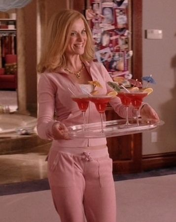 Halloween Costume Idea- Regina George Mom! Mean Girls Mom, Mean Girls Costume, Mean Girls Party, Mom Halloween Costumes, Mean Girls Outfits, Juicy Tracksuit, College Dress, Tv Moms, 2000s Party