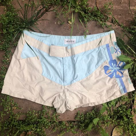 Oceancore Outfit, Hawaii Shorts, Y2k Light Blue, Tropical Clothing, Super Short Shorts, Board Shorts Women, Hawaiian Hibiscus, Just Sold, 2000s Fashion Outfits