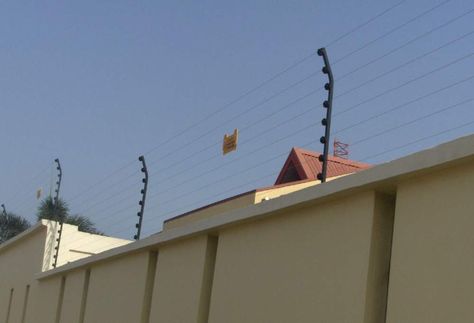 Electric Fence Security Home, Dinosaur Horror, Brunei Travel, Electric Fencing, Razor Wire, Cctv Security Systems, Security Gates, Steel Gate Design, Do Not Worry