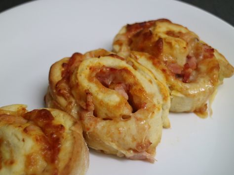 Cheese And Bacon Sausage Rolls, Savoury Scrolls, Bacon Rolls Recipe, Cheese Scrolls, Cheese And Bacon Rolls, School Baking, Bacon Rolls, Scrolls Recipe, School Dinner