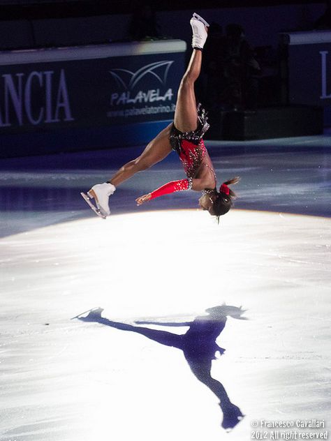 Surya Bonaly, Professional Ice Skates, Dance Jumps, Funny Jump, Skate 3, Skating Aesthetic, Ice Skaters, Ice Dance, Ice Princess