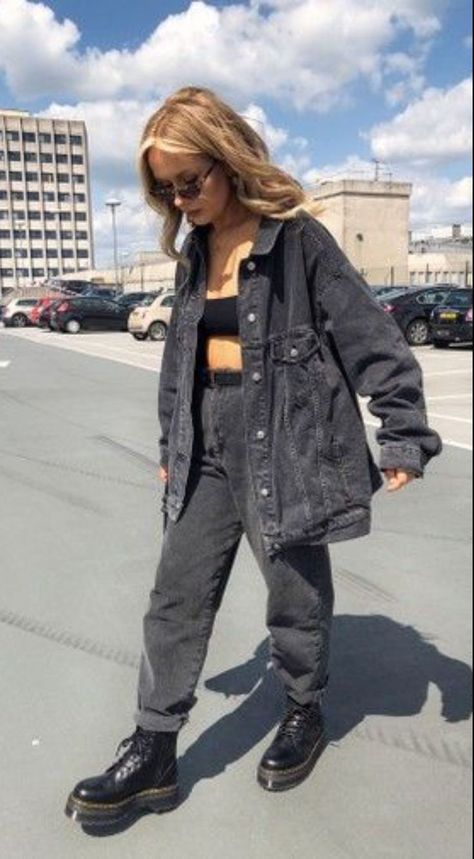 Black Jean Jacket Outfits, Oversized Jean Jacket Outfit, Chunky Boots Outfit, Black Denim Jacket Outfit, Oversized Black Denim Jacket, Denim Jeans Outfit, Dr Martens Jadon, Black Jean Jacket, Jean Jacket Outfits