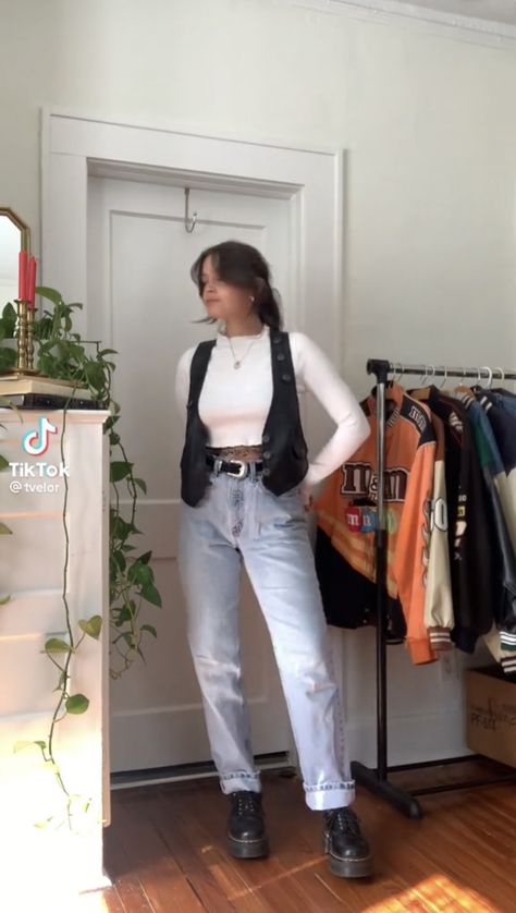 Gen Z Bar Outfit, Office Friendly Outfits, Colored Vest Outfit, Portland Outfits Spring, Open Vest Outfits For Women, Soft Belly Outfits, Y2k Fashion Midsize, Buisness Casual Women Outfits Jeans, Salon Receptionist Outfit