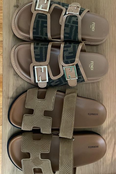 Fendi Slides, Women Slippers Fashion, Cute Shoes Heels, Flat Slippers, Shoes Outfit Fashion, Stunning Shoes, Fashion Slippers, Girly Shoes, Aesthetic Shoes