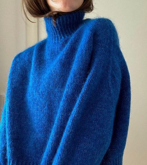 Lærke Boelt Back na Instagramu: „💙💙💙 Billeder af skønne @strick.yoga i hendes #pastelsweaterno1 Ad / samarbejde med @oenling #knit #knitwear #knitting #strik #oenling…“ Knit For Beginners, Mohair Knitting, Nordic Sweater, Mohair Knit, Knitting Kit, Blue Knit Sweater, Embroidery Patterns Free, Oversize Knit, Sweater Knitting Patterns